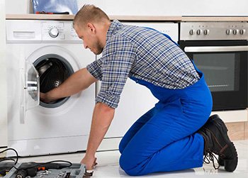 علت جمع شدن آب در ماشین لباسشویی خاموش چیست؟